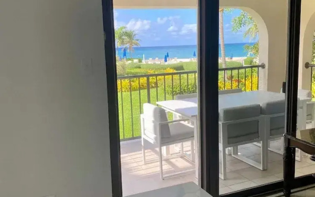 Oceanfront Condo on Seven Mile Beach