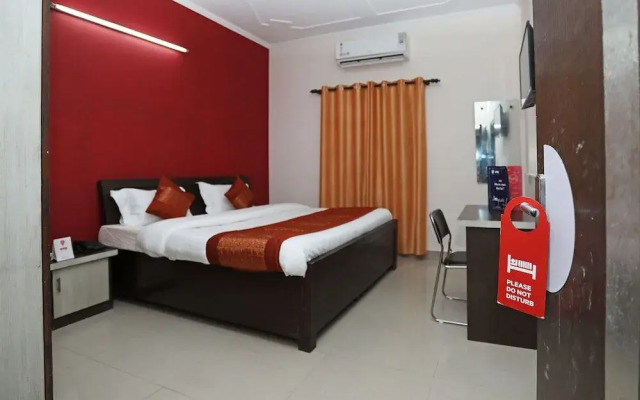 OYO 9530 Hotel Naval Residency