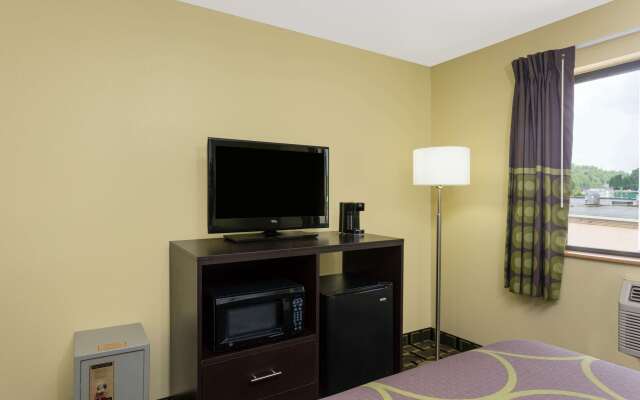 Super 8 by Wyndham Marietta