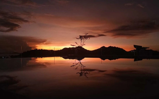 Harbour Komodo Hotel