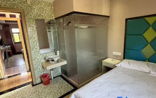 Shanghai Jialong Fashion Hotel