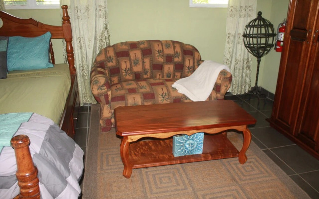 Inn The Bush Jungle Lodge