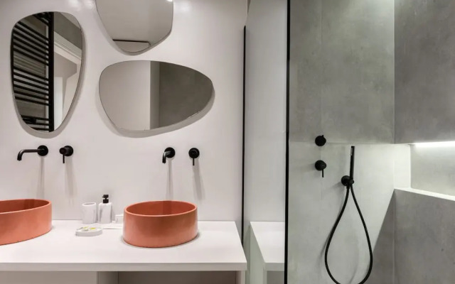 Acropolis White Key Residence