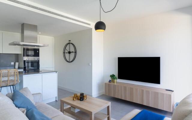 Modern 3bed apartment with sea view