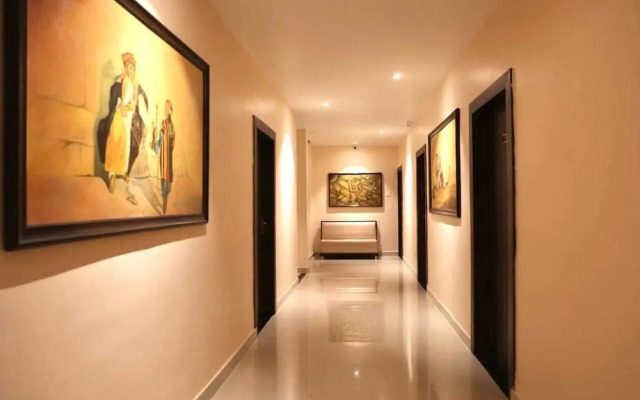 Regal Guest House by ROH