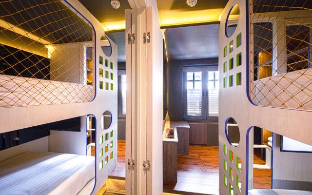 CUBE Family Boutique Capsule Hotel