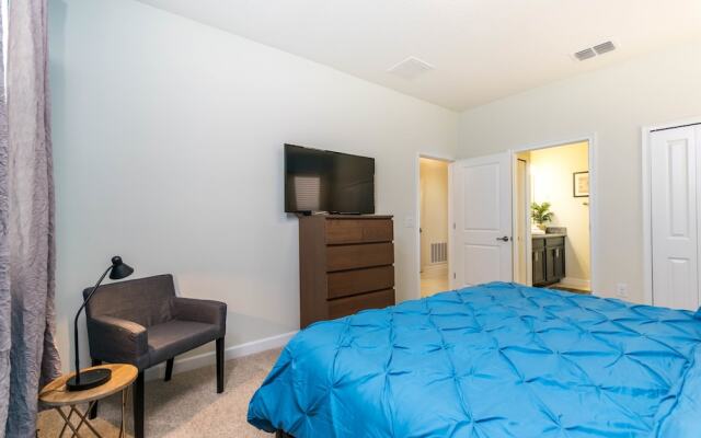 6 Bedroom, 6 Bath Pool Home