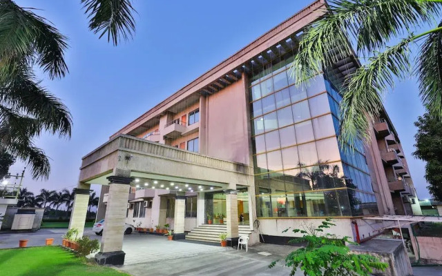 OYO 23180 Patel Ni Motel