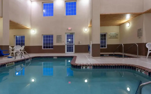 GrandStay Hotel & Suites