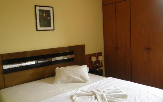 Six's Hotel
