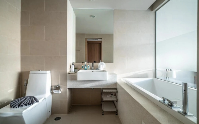 Spacious Apartment With Jacuzzi and Ocean View