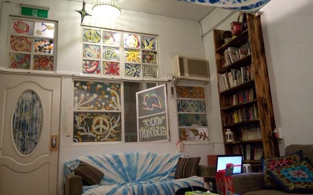 Wave Elephant Backpacker Hostel