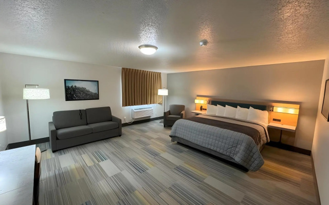 Bearcat Inn and Suites