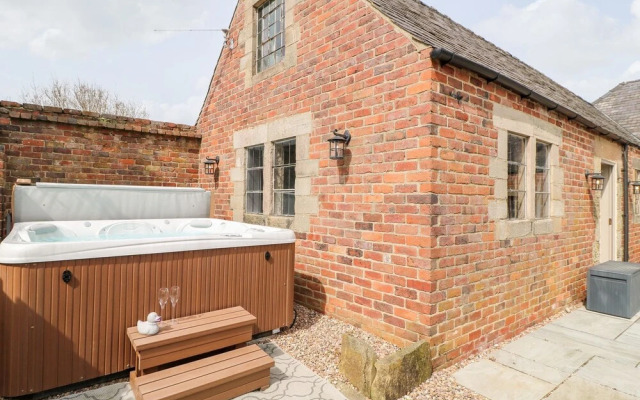 Hunters Lodge at Wildersley Farm