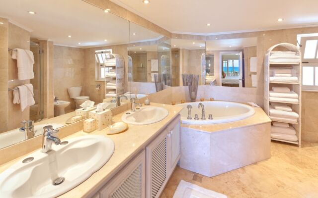 Reeds House Penthouse 12 by Altman