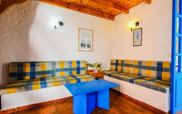 Pretty Holiday Home with Lotus Garden & Terrace near Sea Beach