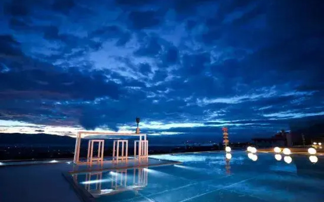 Chunshan · Sky City Hostel
