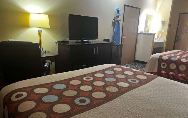 Super 8 by Wyndham Pasadena