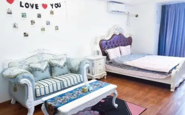 Guangzhou TT Net Red Boutique Theme Apartment