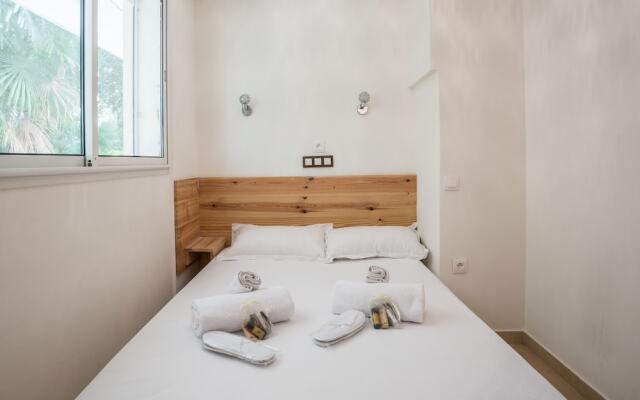 2 BDRM flat with 260m2 garden-Congress/Beaches by Weekome