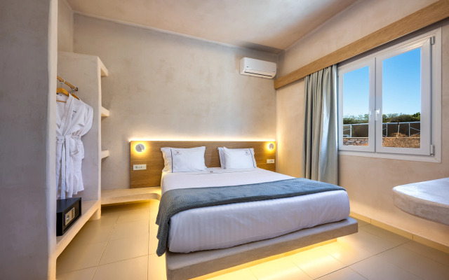 Aelia Luxury Suites Santorini