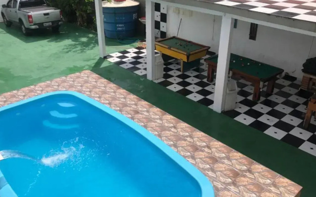 Ótima casa com piscina em Praia Grande