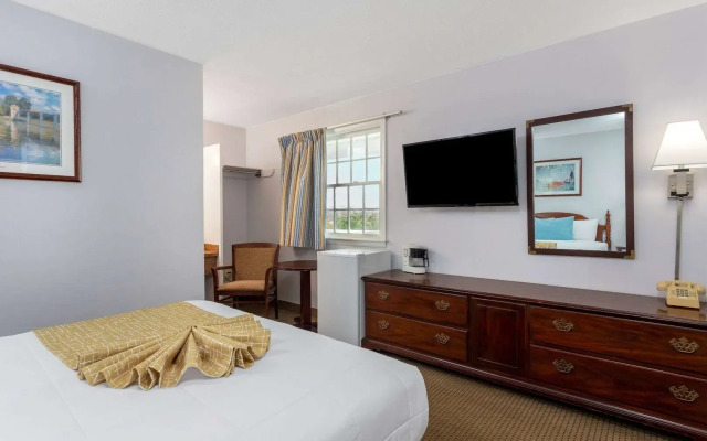 Travelodge by Wyndham Cape Cod Area