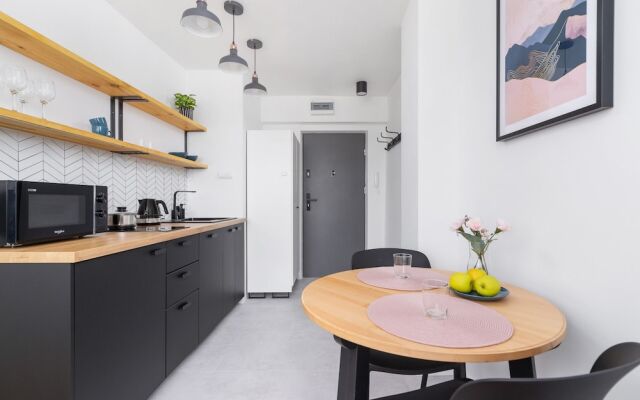 Studio Krakow Czarnowiejska by Renters