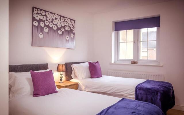 Beautiful Dawn - relax with stunning marina views