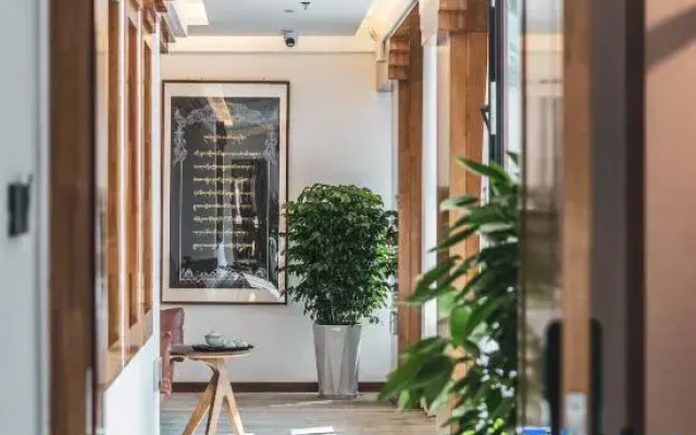 Langjie Light Luxury Hotel