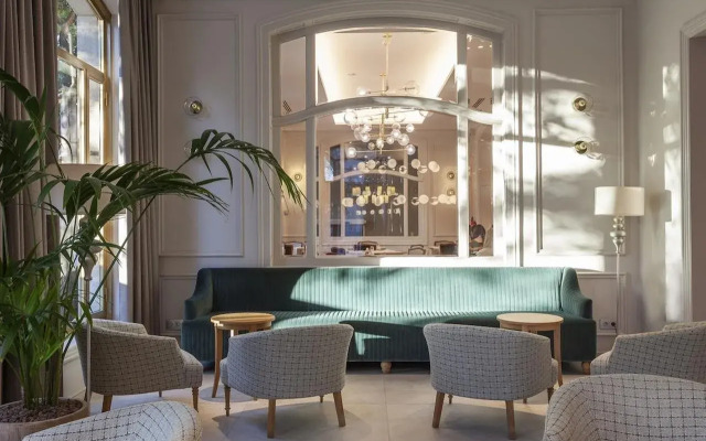 Lamaro Hotel