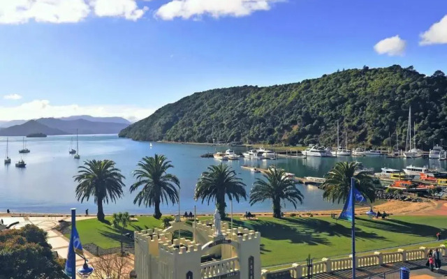 Luxury Waterfront Apartment - Abode No 1