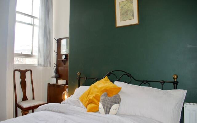 Vintage Style Apartment In Lovely Leith