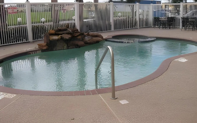 Days Inn & Suites Pasadena