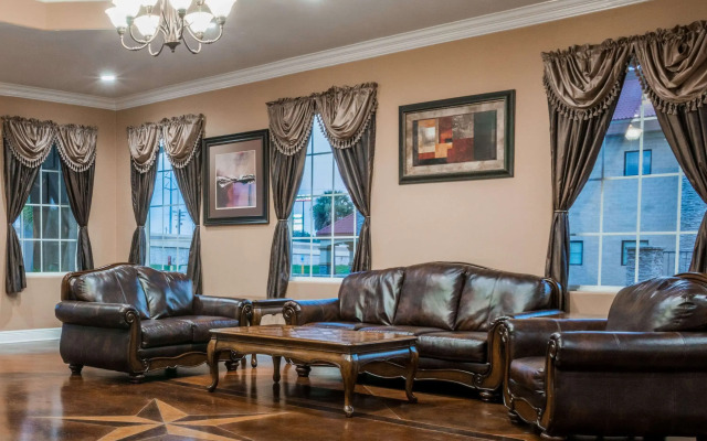 Super 8 by Wyndham Beaumont I-10 South/College St