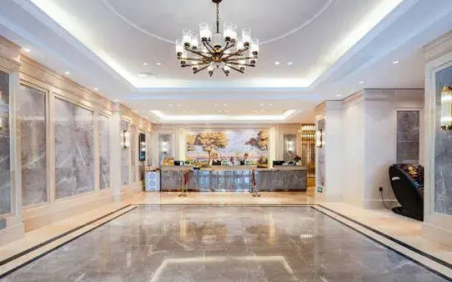 Vienna Hotel (Jiujiang Binjiang Road  Pedestrian Street)