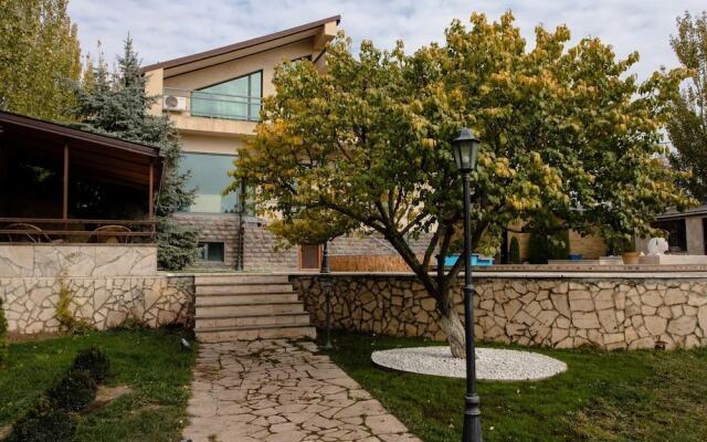 Stunning Villa Private Pool Near Yerevan Centre