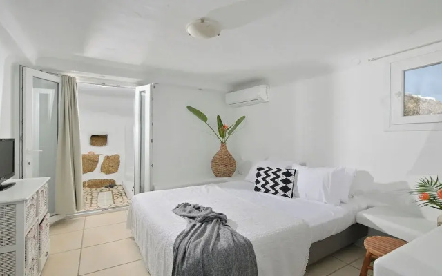 Paraga Scorpios Villa 2 7mins Walk to Beach by Calypso Sunset Villas
