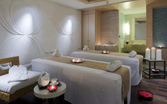 Crowne Plaza Hotel New Delhi Okhla by IHG