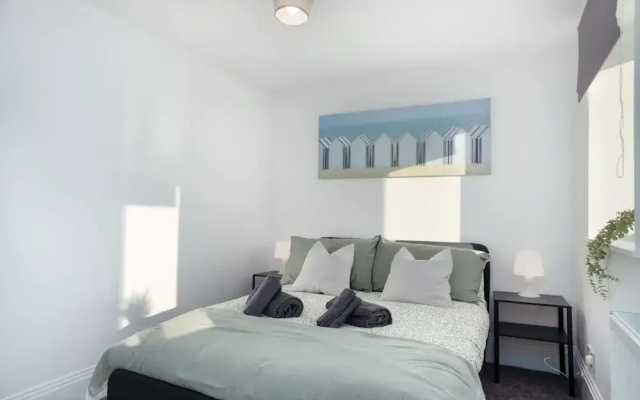 Modern 5 Bed-2 Bath Apartment
