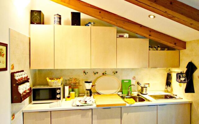 CA' LEONE - Sans Souci - Apartment in Villa with Pool