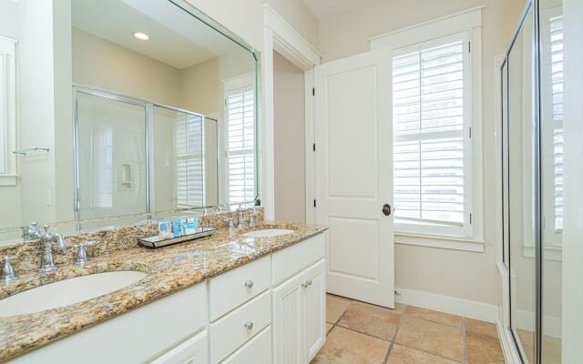 Sandestin Bungalo 46: Golf Cart, Pool, Beach