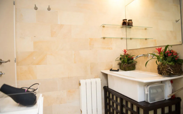 Ana's Guest House Barcelona B&B