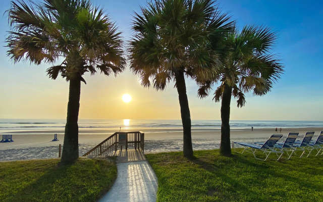 Ocean Court Beachfront Hotel