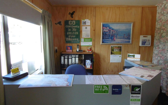 Glenavys Waitaki River Motor Camp - Caravan Park