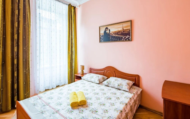 Three separate bedrooms on Square Rynok