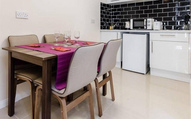 Aldgate Commercial House Apartments