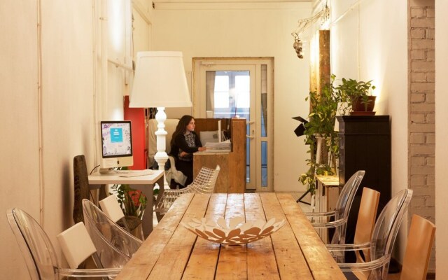 Hostel Petya and the Wolf - V.O.