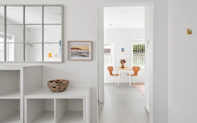 Bright 1-bed Apartment in Coastal North Bondi – Guest Rooms – Sydney