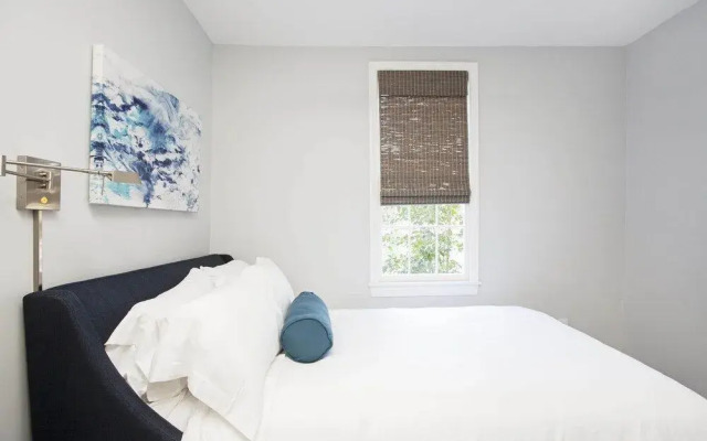 Apartment off St. Philip Walk Everywhere